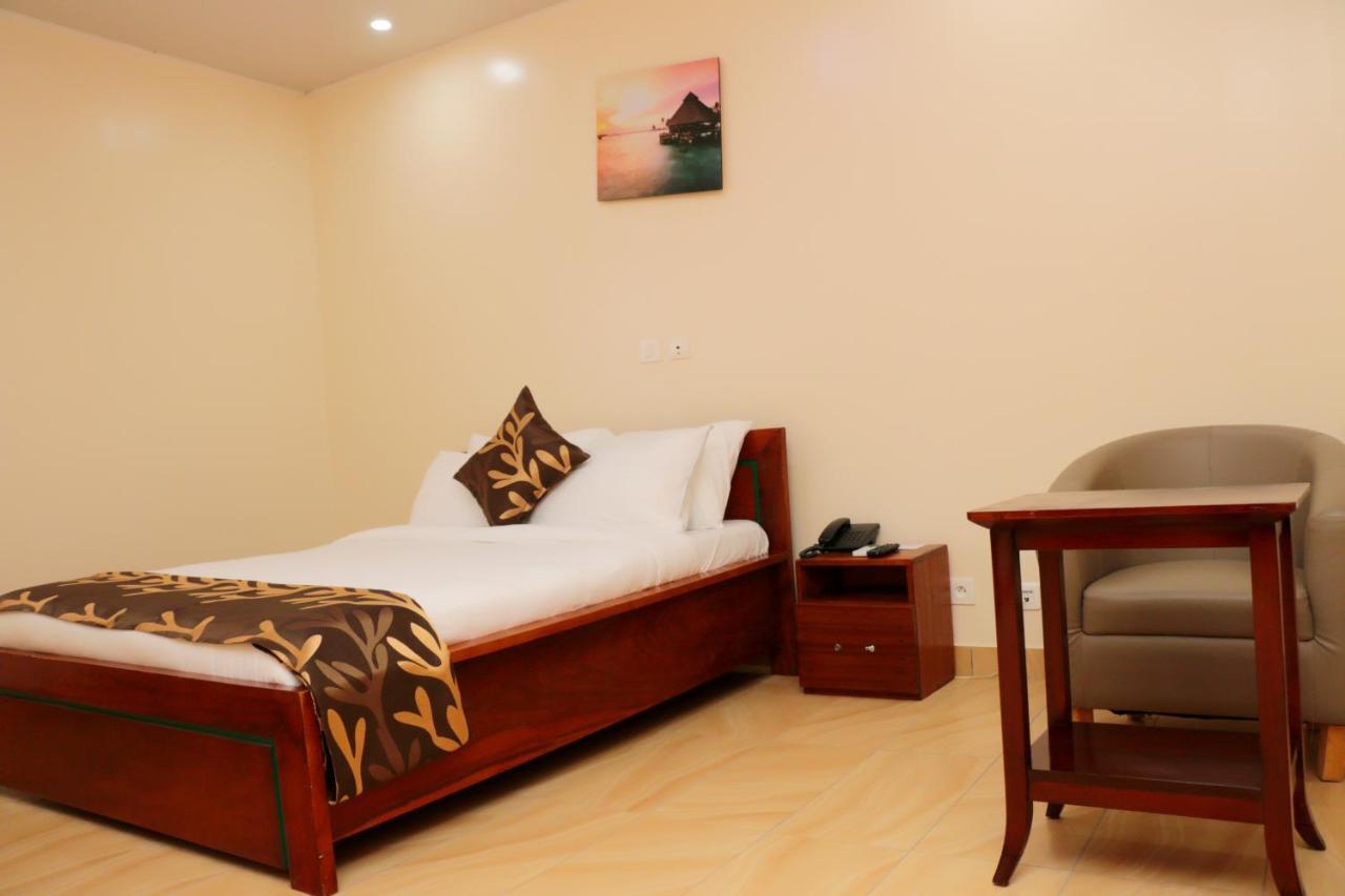 Hotel Laval Abidżan Zewnętrze zdjęcie