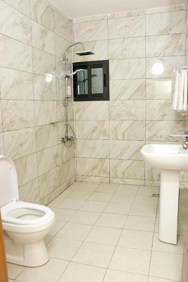 Hotel Laval Abidżan Zewnętrze zdjęcie