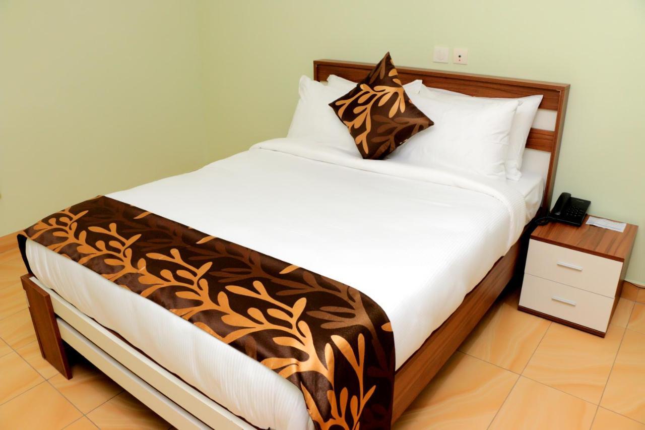 Hotel Laval Abidżan Zewnętrze zdjęcie