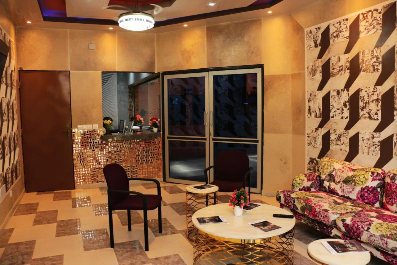 Hotel Laval Abidżan Zewnętrze zdjęcie
