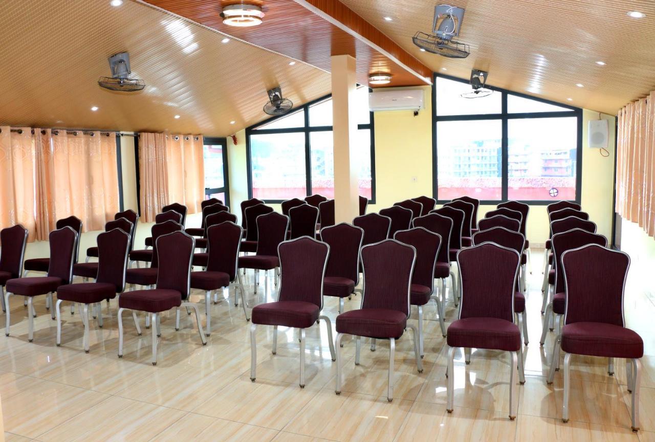 Hotel Laval Abidżan Zewnętrze zdjęcie